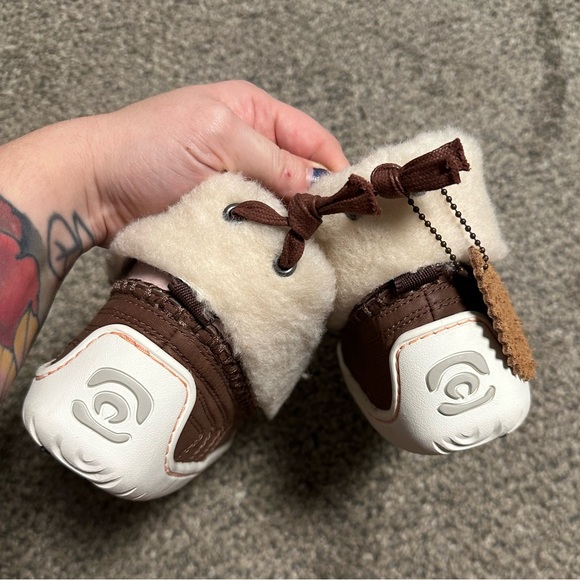 SOLD Authentic Manitobah Mukluks Cabin Slipper Moccasins NWT women’s US 7.5 - Picture 2 of 9